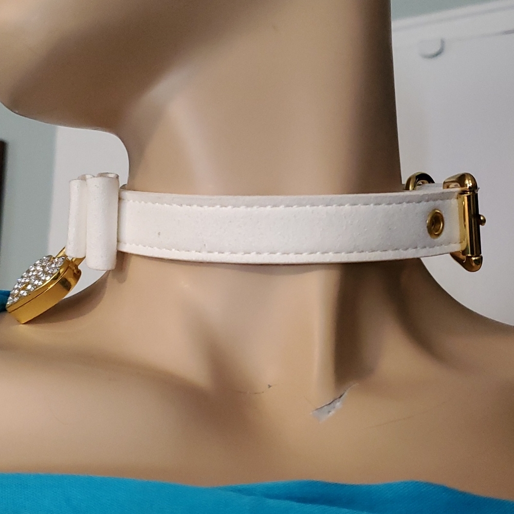 Neck accessories - Picture 3 of 4